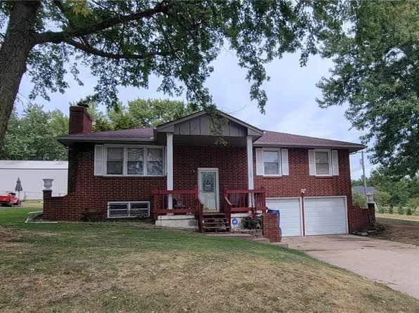 3024 Maplewood Dr, Wood Heights, MO 64024