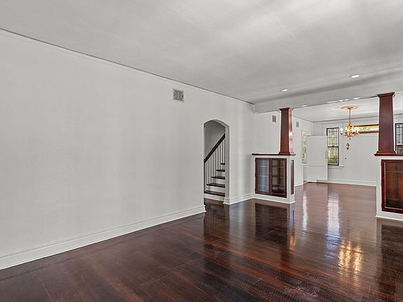 4th image of 7325 Sutherland Ave