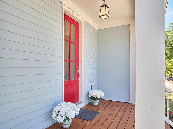 4th image of 1003 Whitehall Cir