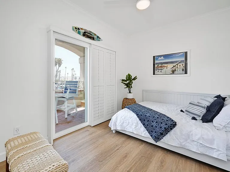 900 Pacific Coast Hwy #111 — Photo 22