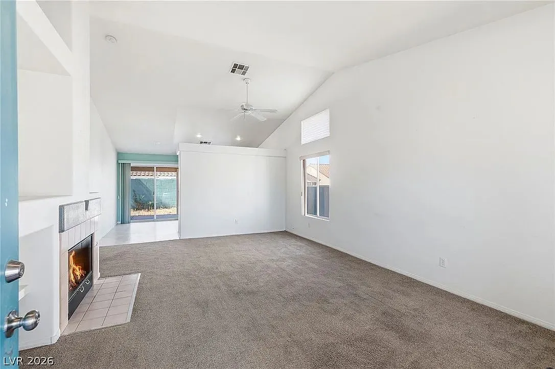 3 bed, 2.0 bath, 1244 sqft, $1,995 — Photo 4