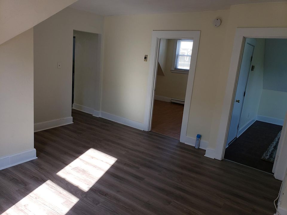 1st image of 189 Essex St Floor 3