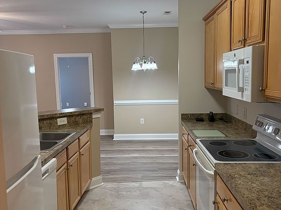 2nd image of 2037B Silvercrest Dr #1