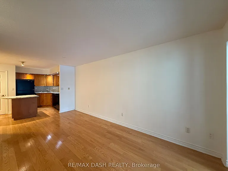 270 Wellington St W #802 — Photo 26