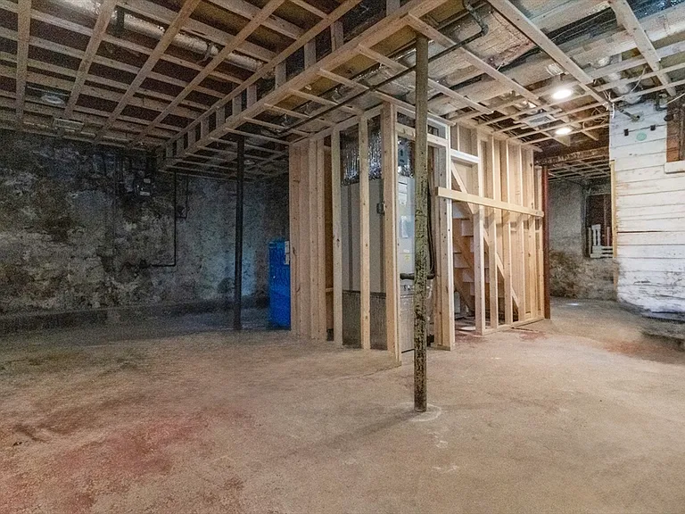 161 Highland Ave — Photo 23