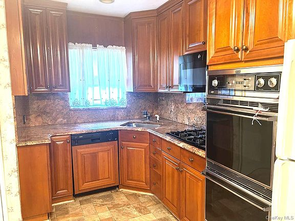 3rd image of 6515 180th Street
