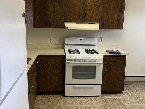Kitchen--Large--Bright!