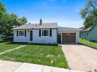 276 E 3rd St, Parker, SD 57053