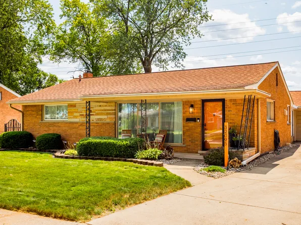 32095 Saint Annes Dr, Warren, MI 48092