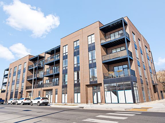 2nd image of 514 N Leavitt St #303