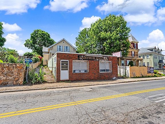 2nd image of 525 Chelmsford St