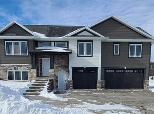 2207 Antler Ridge Dr, Asbury, IA 52002