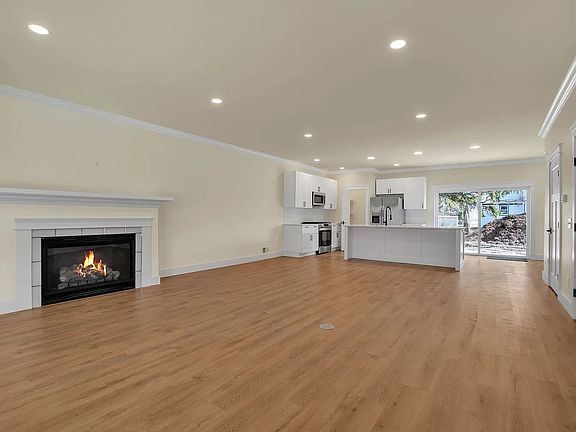 2nd image of 284 Harding Rd