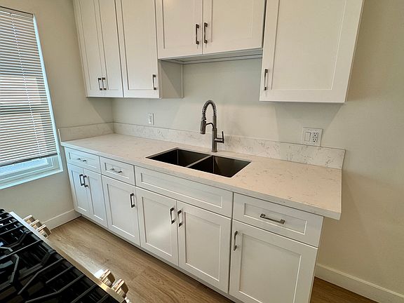 4th image of 7745 Romaine St #4F