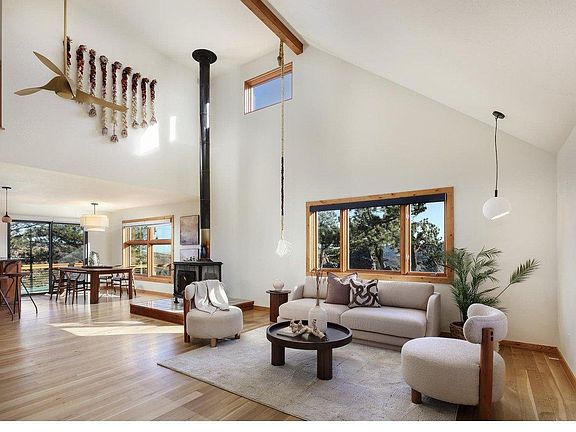 3rd image of 1893 Colard Ln