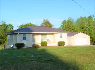 904 B Hall Rd, Cadiz, KY 42211