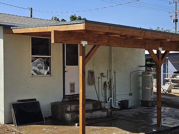 5th image of 731 E 4th St