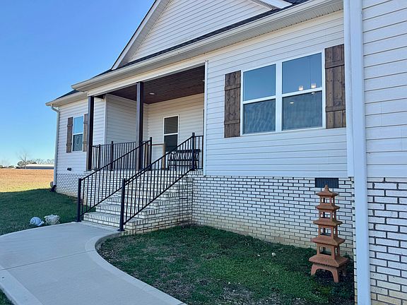 3rd image of 325 Henderson Rd