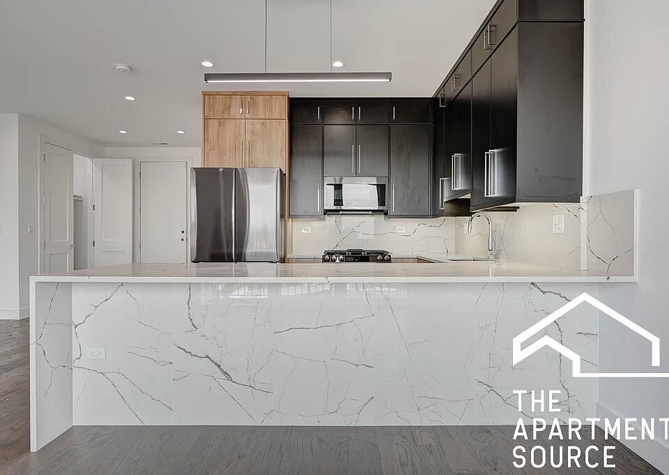 1st image of 3008 W Belmont Ave #3F
