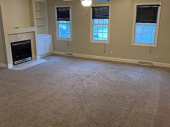 3rd image of 936 Ashton Pl