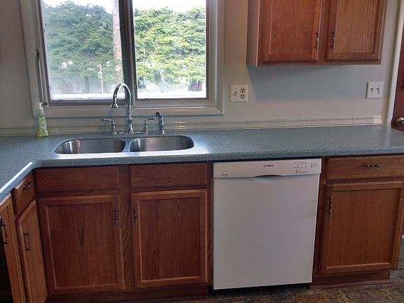 4th image of 111 E Regina Ave