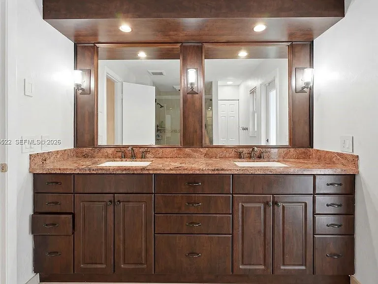 16530 Lake Tree Dr — Photo 49