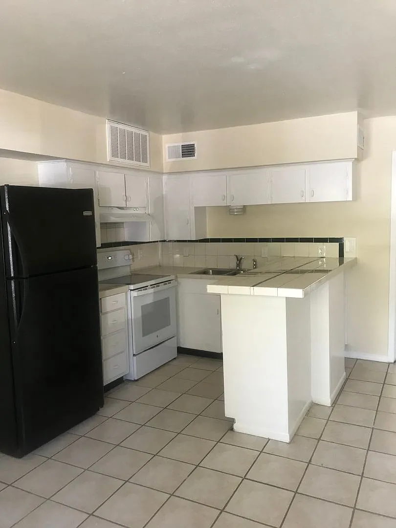 In the Heart of Grapevine 1 Bedroom 1 Bath — Photo 2