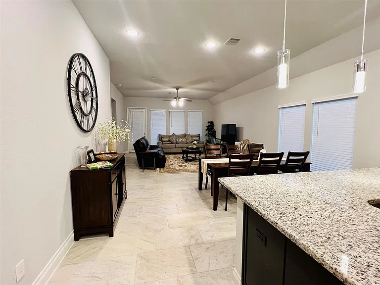 2102 Marian Lee Ln — Photo 4