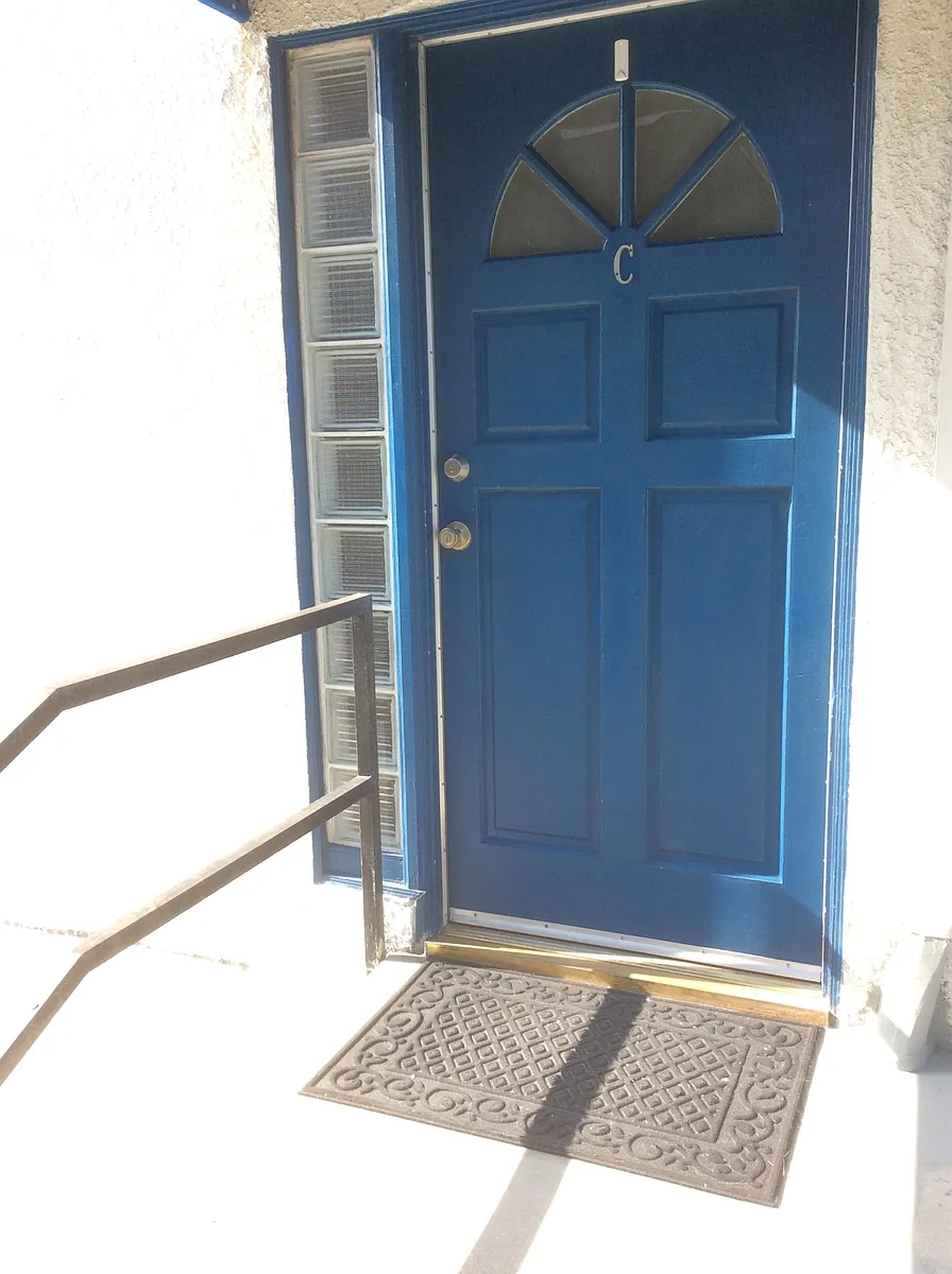 Building Photo - 626 N Mariposa Ave #1C