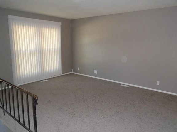 5th image of 905 N Ute Ave