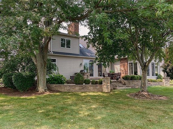 3rd image of 2139 Fairway Blvd