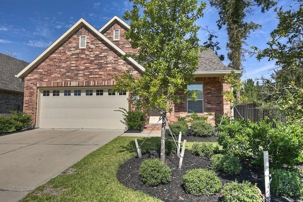 4 bed, 3.0 bath, 2275 sqft, $2,490 — Photo 1