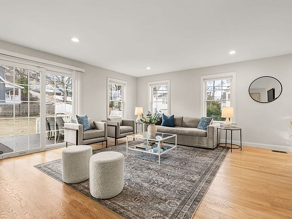 5th image of 143 Wright St