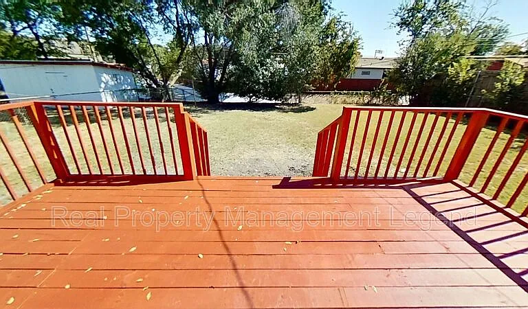 2320 Brockbank Dr — Photo 22