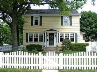 217 W Harrison Ave, Wheaton, IL