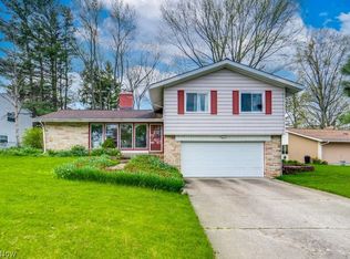 35 Greenbriar Dr, Aurora, OH