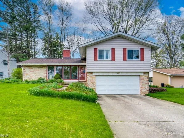 35 Greenbriar Dr, Aurora, OH 44202