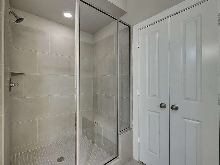 2724 Freund St — Photo 28