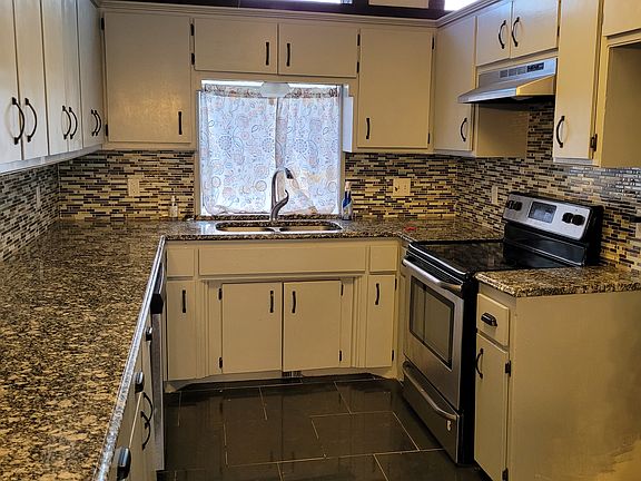 3rd image of 102 Redbird Cir