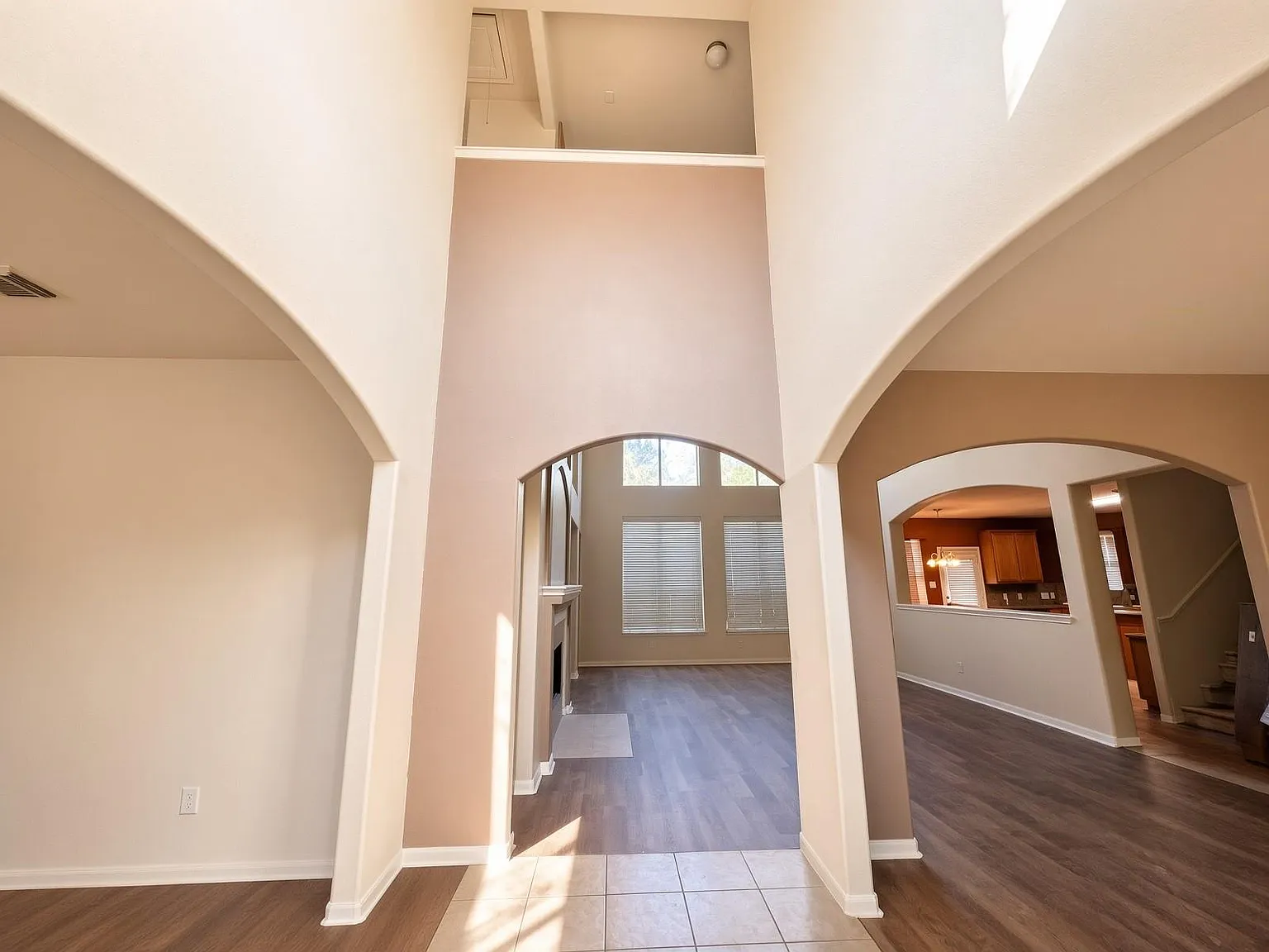 4 bed, 2.5 bath, 3385 sqft, $2,700 — Photo 2