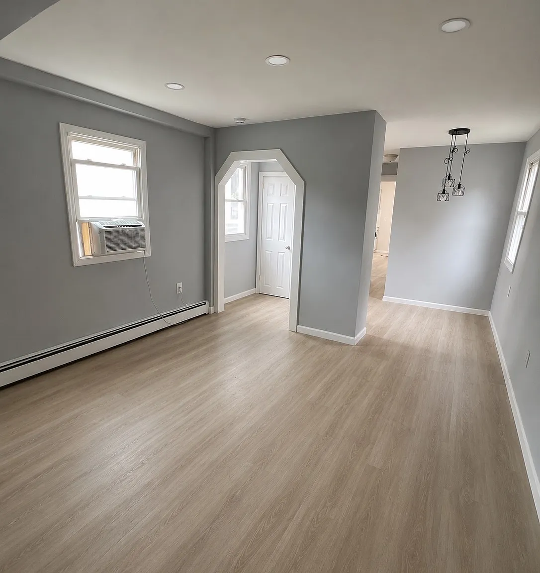 2 bed, 586 sqft, $1,900 — Photo 2