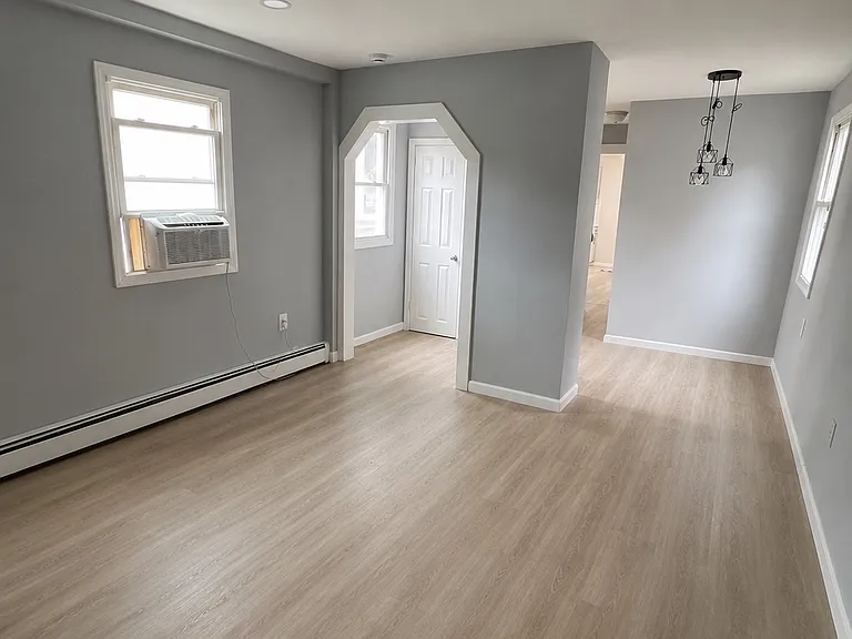 643 Washington Ave — Photo 2