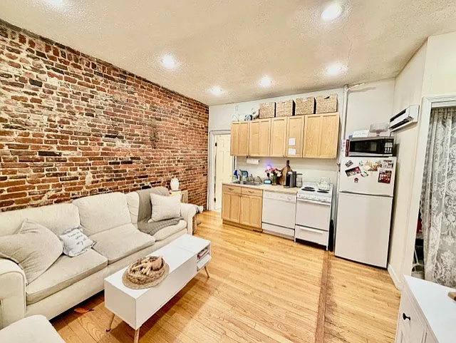 Building Photo - 40 Anderson St #18