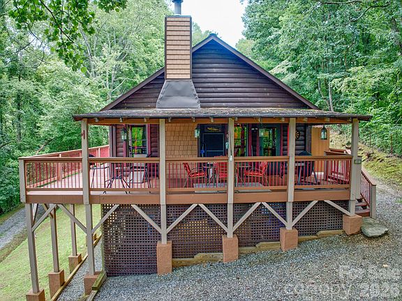 5th image of 612 Whispering Winds Rd