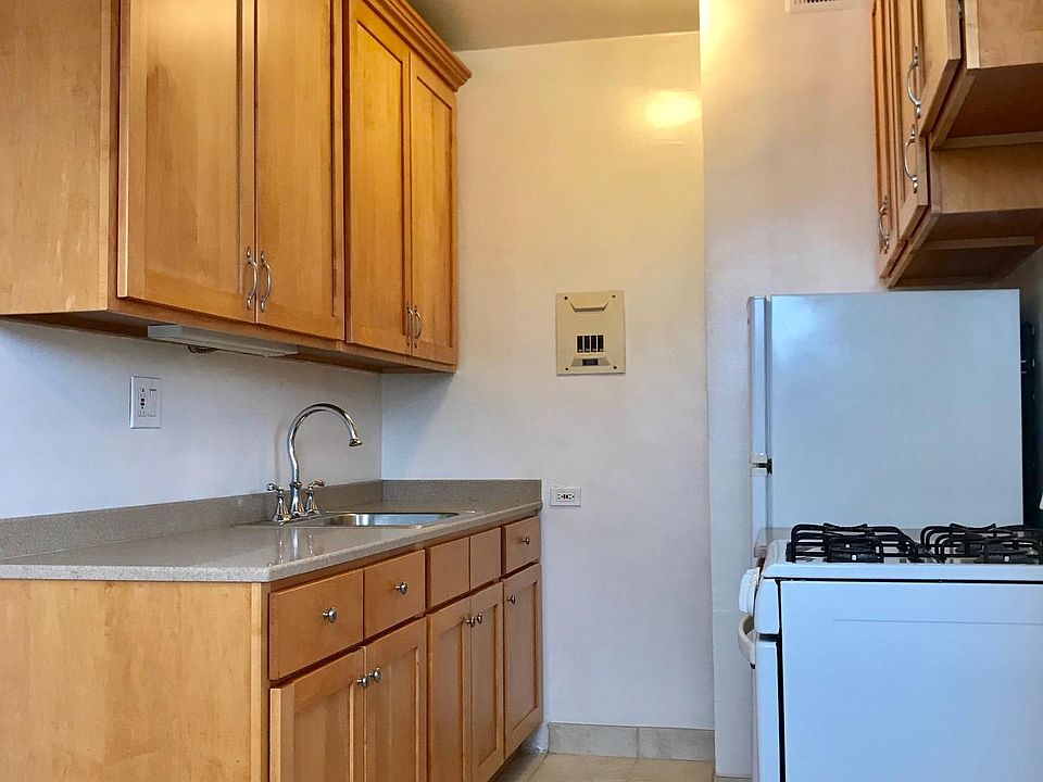 1st image of 425 W Fullerton Pkwy #1