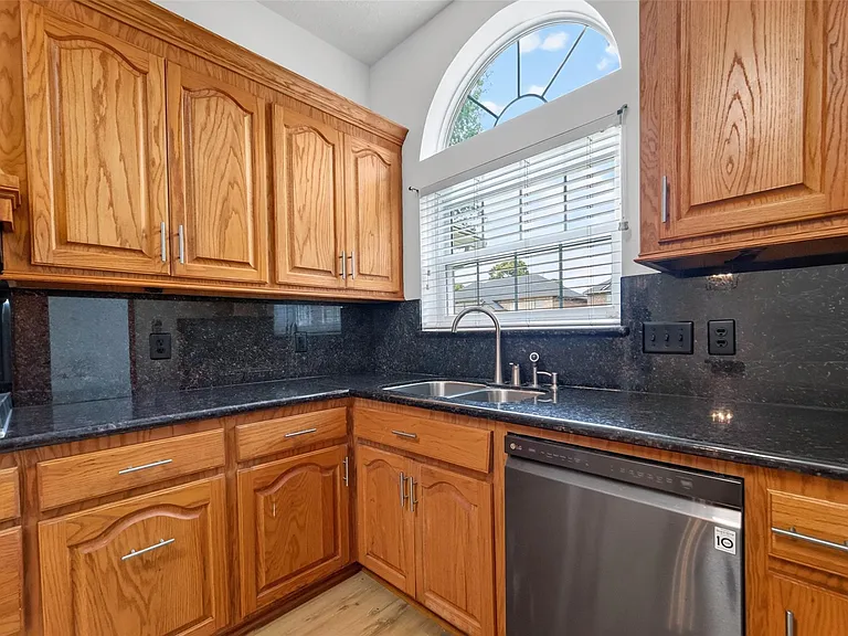 7403 Oak Walk Dr — Photo 20