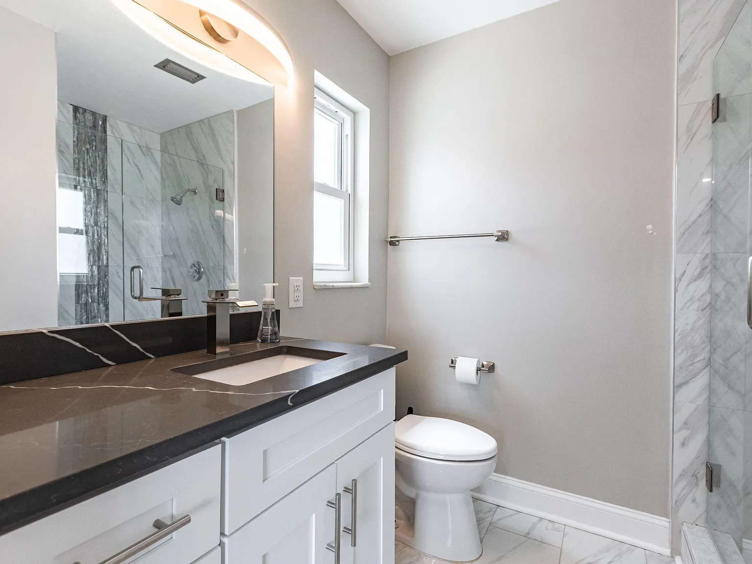 4 bed, 6.0 bath, 1481 sqft, $1,299 — Photo 3