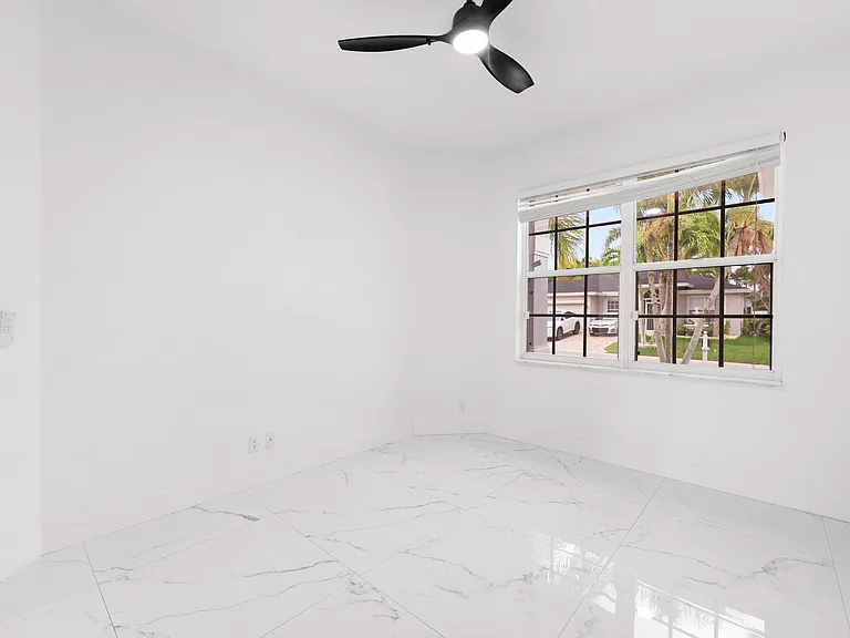 1209 Olympic Cir — Photo 32