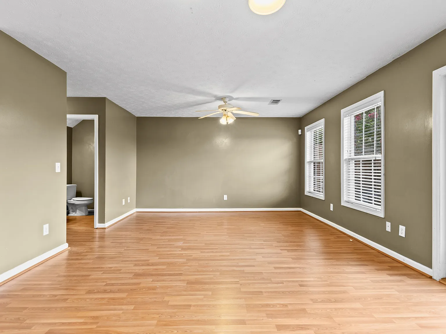 2428 E University Dr. #910 - 910 — Photo 4