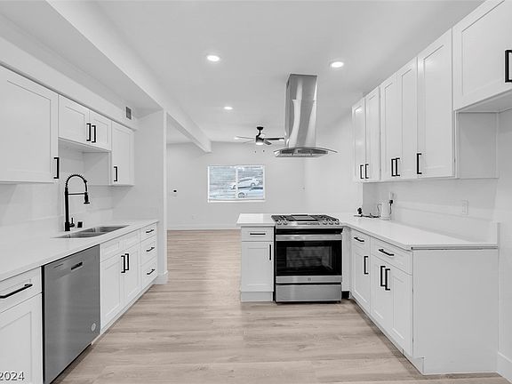 3rd image of 1342 Oahu St